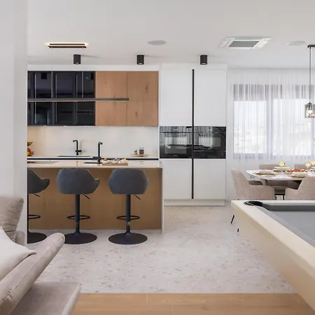 Lavida Penthouse, With Jacuzzi And Sauna